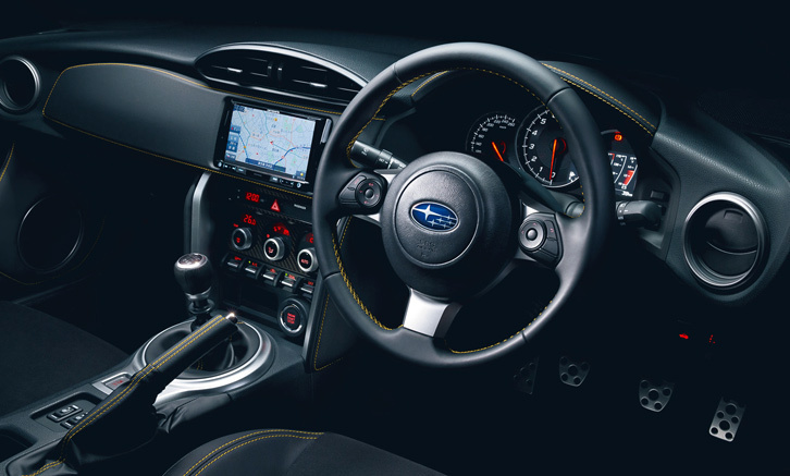 「BRZイエローエディション」のインテリア。