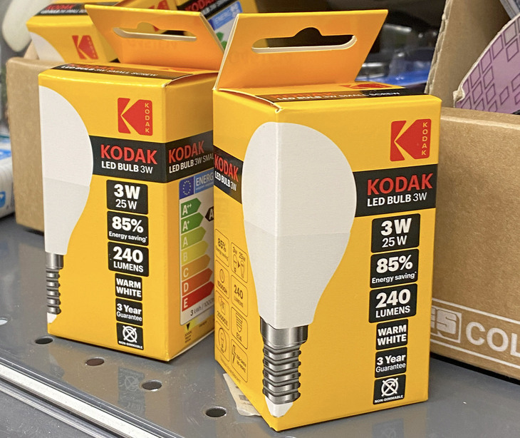 【写真A】コダックのLED電球。シエナのディスカウントスーパーで2021年6月撮影。