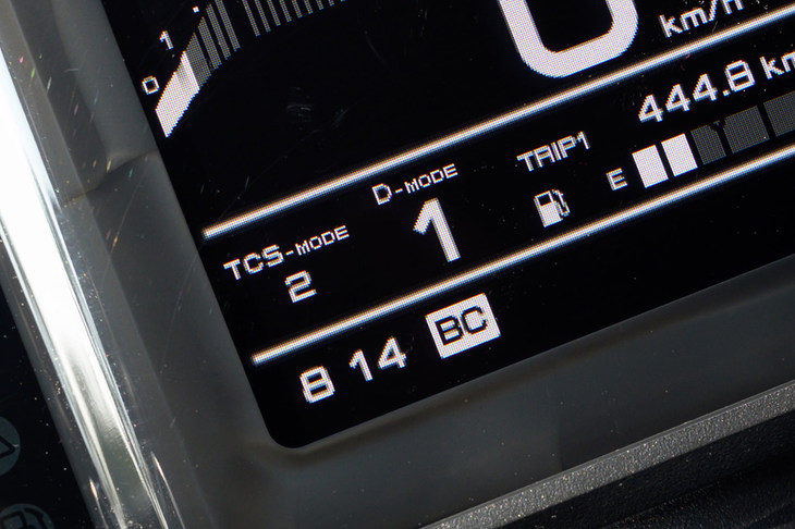 「D-MODE」には4種類の異なるエンジン制御を用意。トラクションコントロールなどの電子制御も、介入レベルの調整や機能のカットが可能となっている。