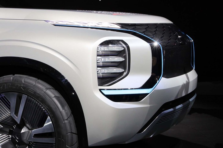 三菱エンゲルベルク ツアラー（右フロント部）