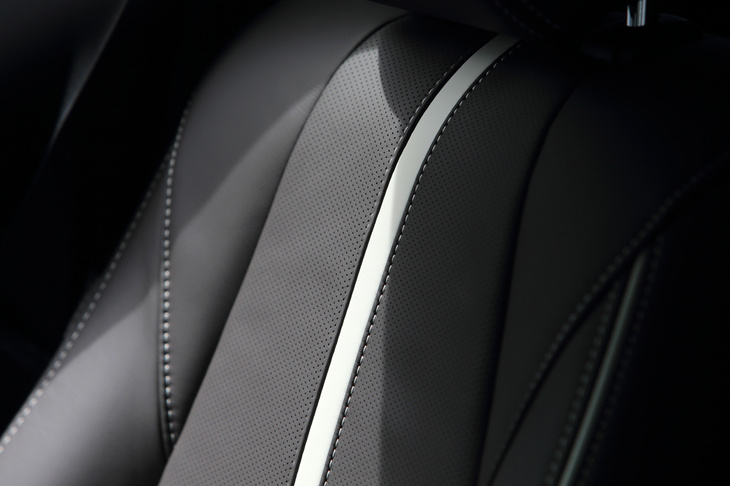 マツダCX-3 XDエクスクルーシブ モッズ（フロントシート）