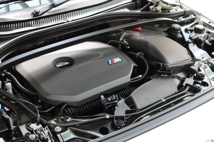 BMW M135 xDrive（2リッター直4ターボエンジン）