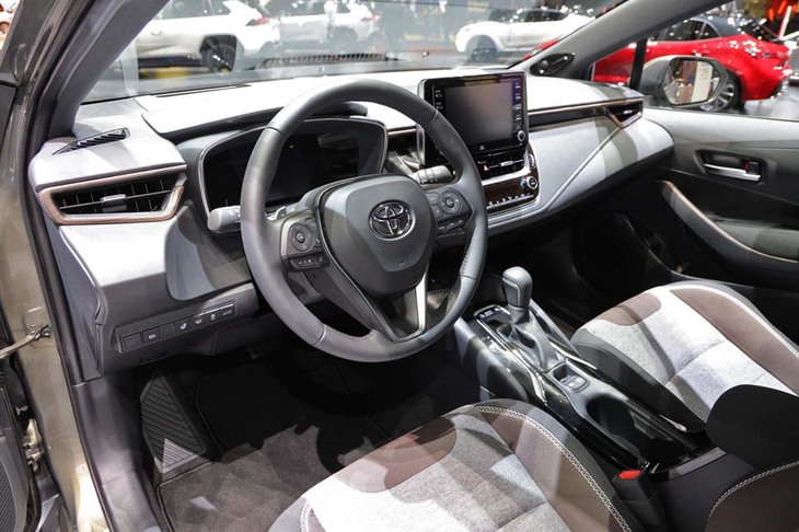 トヨタ・カローラ トレック ハイブリッド（インテリア）