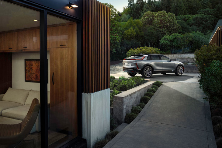 ボディーカラーは「サテンスティールメタリック」と「ステラーブラックメタリック」から選択可能だ。