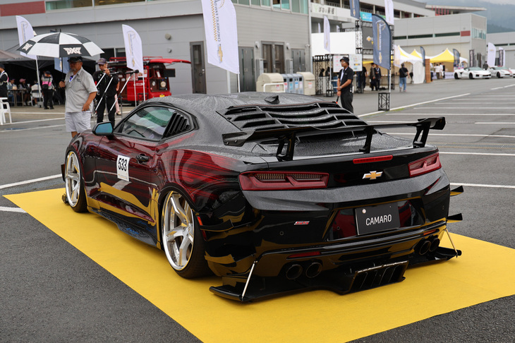 カマロ部門の受賞車両は、グラインダータトゥーと呼ばれる特殊な塗装などでカスタマイズされた2016年「シボレー・カマロSS」。