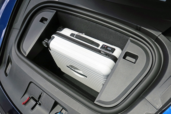 ポルシェ・タイカン4クロスツーリスモ（フロントトランク）