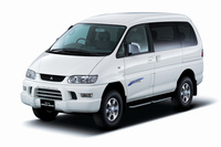 「デリカミニ」（4WD）のタテヨコ比は約1.24：1。かの「デリカスペースギア」がだいたい1.22：1と聞けば、同車がいかにノッポなクルマか、ご理解いただけるだろう。