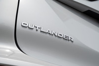 従来型からあらゆる箇所が刷新された新型「アウトランダー」。日本では2021年12月16日に発売される。