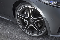 タイヤサイズは19インチが標準。テスト車にはダンロップのハイパフォーマンスタイヤ「SPORT MAXX RT2」が装着されていた。