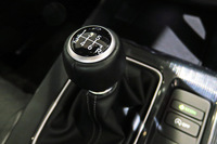 トランスミッションはCVTと6段MTから選択可能だ。