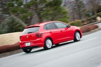 走りはじめてすぐに感じたのは、ボディー剛性の高さと乗り心地のフラットさだった。