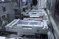 日産が2028年度の実用化を目指して研究開発を進めている全固体電池のパイロット生産ライン。