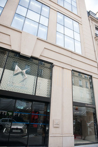 「DSワールドパリ」の外観。