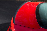 テスト車には、カーボン製のフロントスポイラー、シルエクステンションインサート、リアスポイラー、リアディフューザー、マットアルミニウム仕上げのフロントブレードからなる「カーボンスタイリングパッケージ（マットアルミニウム）」が採用されていた。