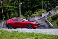 
	「マツダ3ファストバックXD Lパッケージ」のボディーサイズは全長×全幅×全高＝4460×1795×1440mm。「セダン」より全長が200mm短い設定だ。ホイールベースは両モデルとも2725mm。
	