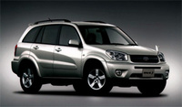 2代目「RAV4」は2000年に発売。3ドア／5ドアともに先代よりもボディーが拡大され、全車が3ナンバーサイズとなった。