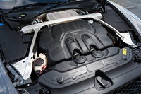 4リッターV8ツインターボエンジンは単体で最高出力600PS、最大トルク800N・mを発生。モーターと合わせたシステム全体では782PSと1000N・mを生み出す。