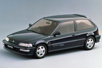 1989年9月のマイナーチェンジではVTECエンジンを初採用。スポーツグレードの「SiR／SiR II」（と兄弟車「CR-X」の「SiR」）に搭載された。