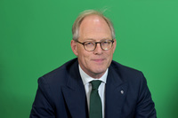 アルピナ社は1987年の東京モーターショー初出展以来、2019年の今回まで連続出展を続けている。17回連続という記録は、輸入車ブランドトップである。「われわれは日本を非常に重視しています。実際にドイツ本国とアメリカに次ぐ第3位の市場でもあります。日本の顧客の熱意とロイヤルティー、長年アルピナ車をお楽しみいただいていることに感謝しています」とアンドレアス・ボーフェンジーペン社長は語った。