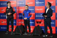 トークショーに登場した、GAZOO Racing Companyプレジデントの佐藤恒治氏（左）と、スバル執行役員CTO（最高技術責任者）技術統括本部長兼技術研究所長の藤貫哲郎氏（中央）。