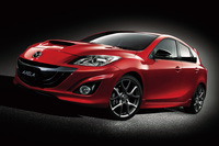 隆々と盛り上がったボンネットや、でっかいエアインテーク、専用の空力パーツなどが目を引く「マツダスピードアクセラ」（2009年）。マツダにも、昔はこうしたモデルがあったのだが……。