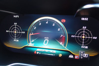 メーターパネルはフル液晶タイプ。写真のようにGメーターを表示することもできる。