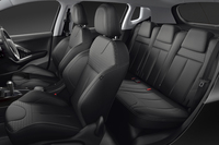 黒い革シートを備えた特別なプジョー2008登場の画像