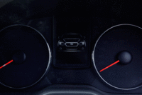 運転席に乗り込むと、メーターパネルに「STIパフォーマンス」のアニメーションが表示される。（写真をクリックするとアニメーションが見られます）