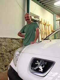 「206プラス」の商用車仕様と、若社長シモーネ。