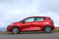 サイドビュー。リアドアのノブが目立たないため、5ドアモデルでありながら、クーペのようなたたずまいを見せる。