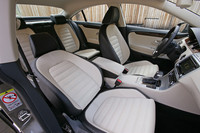 カタチ優先のモデルかと思いきや、意外にもしっかりと実用性が確保されたパサートCC。