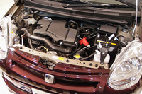 今回のマイナーチェンジ最大のポイントとなる、新開発の1リッター直3エンジン。なお、市場における1リッターモデルと1.3リッターモデルの比率は、9：1とのこと。
    