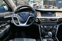 「吉利・博瑞」のインストゥルメントパネル。