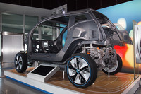 i3コンセプトのスケルトンモデルは日本初公開。