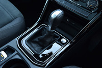 トランスミッションには従来モデルと同じく7段デュアルクラッチ式ATを採用。シフトパドルが「TSIハイライン」には標準で、「TSIコンフォートライン」にはオプションで用意される。