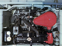 同じくカタログより。エンジンは2ストロークだが、スズキ初の水冷で、同じくスズキ初の3気筒。785ccから最高出力41ps/4000rpm、最大トルク8.1kgm/3500rpmを発生、前輪を駆動した。