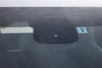 「フォーツーカブリオ ターボ リミテッド」には、レーダーセンサーを使った「衝突警告音機能」が標準装備される。