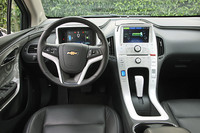 1.4リッターガソリンエンジンは、発電を担当する。ガソリン満タン時には、航続距離を310マイル（約500km）延長することができるという。