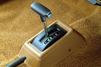 写真は1980年「ホンダ・シビック」のシフト（ホンダマチック）まわり。（写真＝本田技研工業）