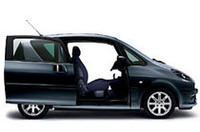 着座ポジションはフロアから370mmとし、高いアイポイントと良好でワイドな視界を確保するとともに、乗り降りしやすさも実現したと謳われる。