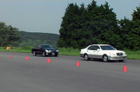 
	後続車に、『webCG』アオキが試乗。低速追従モード付のレーダークルーズコントロールにて追従するの図。
	 