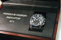 予定では2005年の夏ごろ発売、約900万円とか！　ケースはチタン製で、PVDコートが施されている。