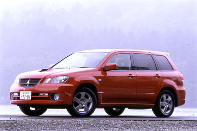 【スペック】全長×全幅×全高＝4465×1750×1540mm/ホイールベース＝2625mm/車重＝1520kg/駆動方式＝4WD/2リッター直4DOHC16バルブインタークーラー付きターボ(240ps/5500rpm、35.0kgm/2500rpm)/車両本体価格＝229.5万円（テスト車＝249.3万円／トノカバー／ディスチャージヘッドランプ／6スピーカー／ACパワーサプライ／エモーショナル内装／オーディオ）
