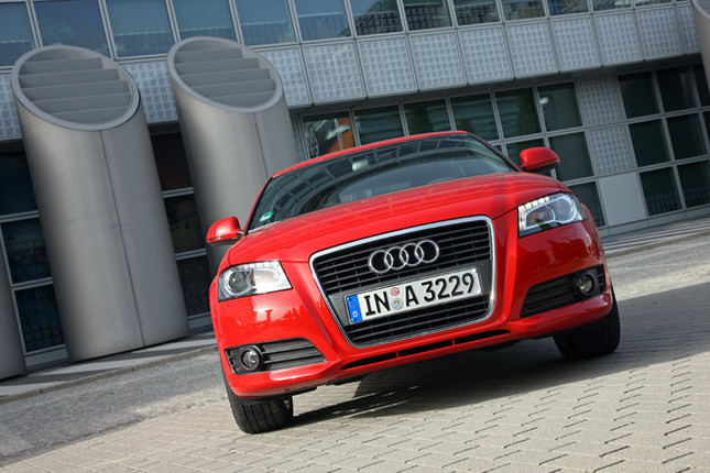 【スペック】A3 スポーツバック1.8 TFSI (FF/6AT)：全長×全幅×全高＝4292×1765×1423mm／ホイールベース＝2578mm／車重＝1320kg／駆動方式＝FF／1.8リッター直4DOHC16バルブターボ・インタークーラー付き（160ps／5000-6200rpm、25.5kgm／1500-4200rpm）（欧州仕様車）