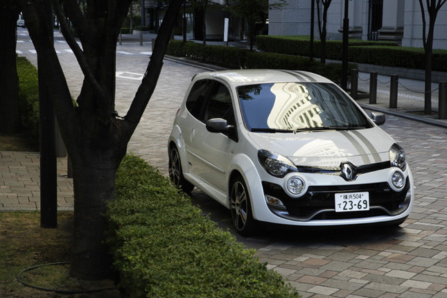 【スペック】全長×全幅×全高＝3700×1690×1460mm／ホイールベース＝2365mm／車重＝1090kg／駆動方式＝FF／1.6リッター直4DOHC16バルブ（134ps/6750rpm、16.3kgm/4400rpm）／価格＝245万円（テスト車＝同じ）
