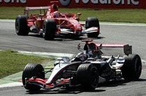 F1 06年アロンソ、バトンV.シューマッハー兄弟、ライコネン、マッサ、23台 85e7f906ee11c140f16066414aff5a
