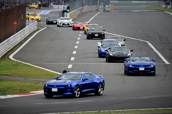 最後に行われたパレードラン。参加車両が122台もあるだけに、いつまでたっても車列が終わらないのが印象的だった。