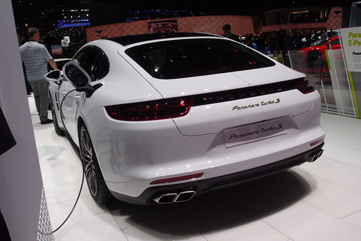 ポルシェ・パナメーラ ターボS E-ハイブリッド