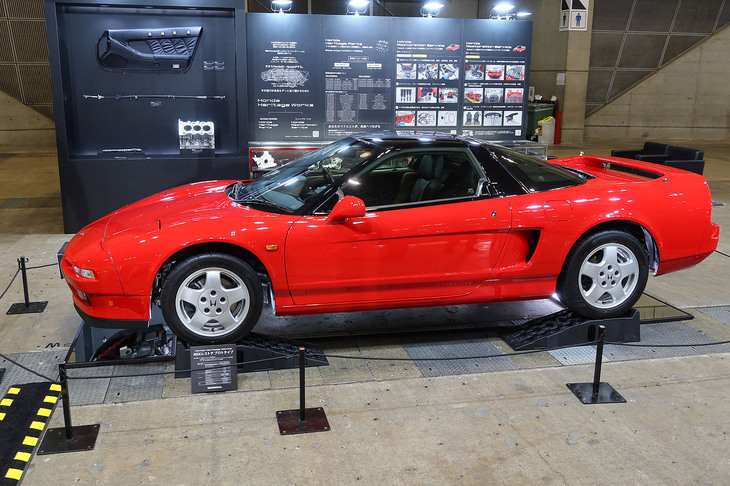 ホンダNSX（ヘリテージサービス説明用の展示車両）