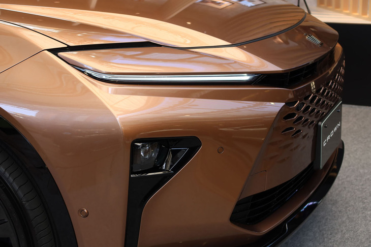 トヨタ・クラウン エステート（フロントまわり）